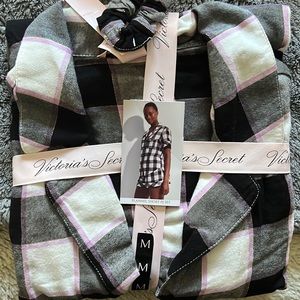 Womens Victoria’s Secret flannel short pj set size M